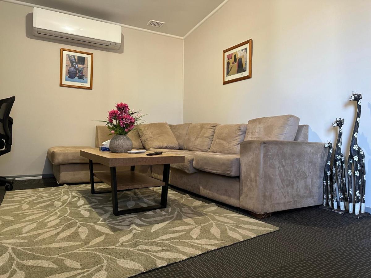Copper City Motel Cobar Extérieur photo
