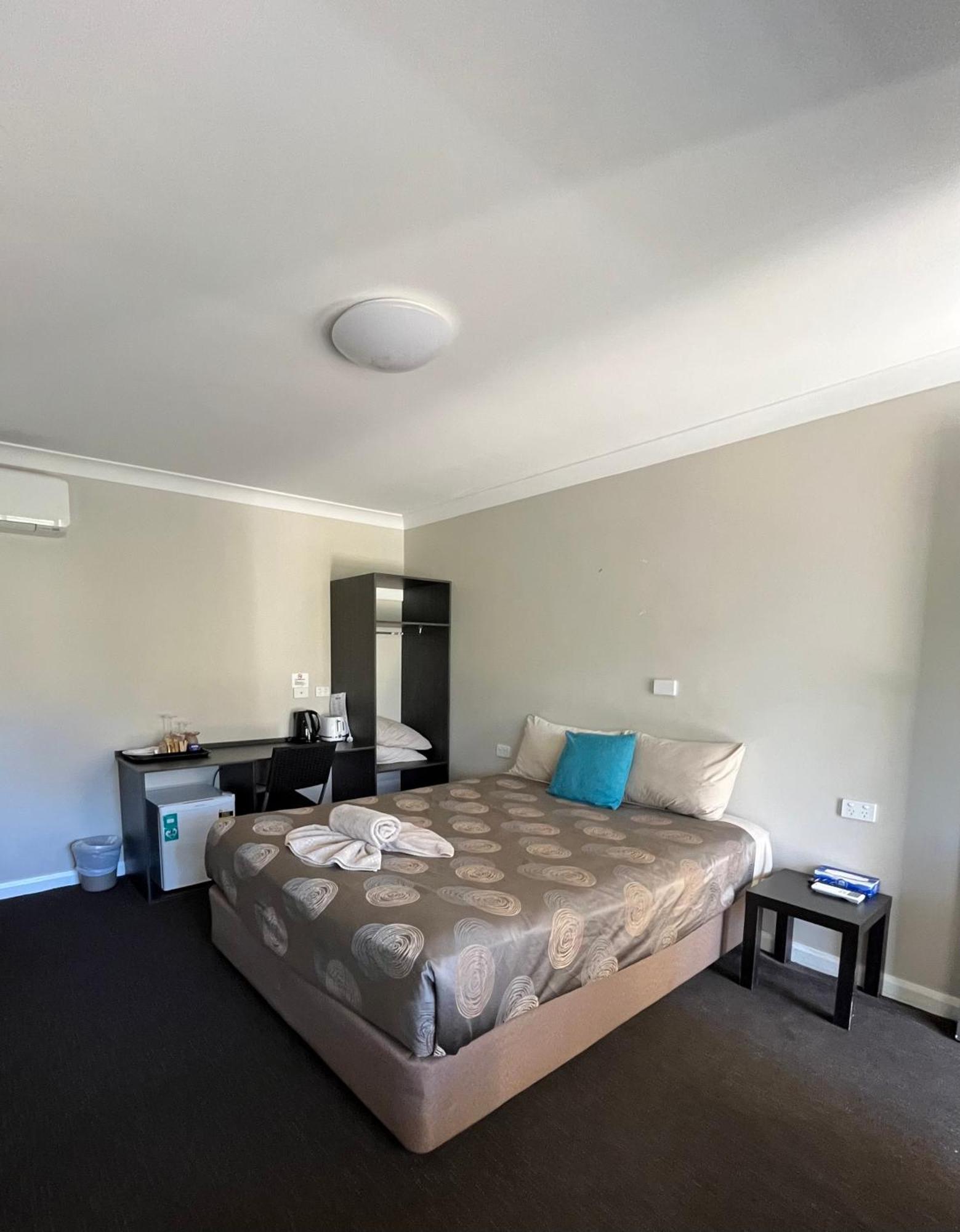 Copper City Motel Cobar Extérieur photo